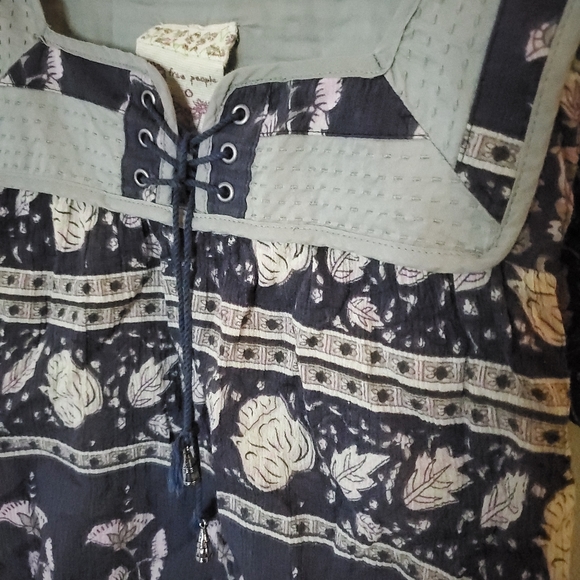 Free People Tie Front Cropped Peasant Top 0 - Picture 2 of 4